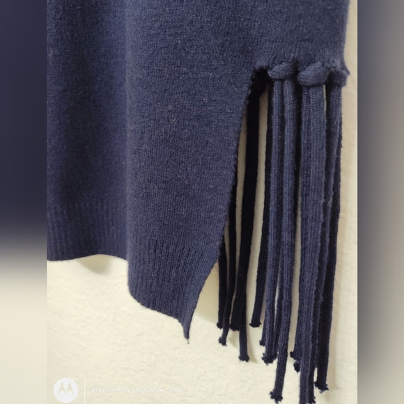 Cyrus Navy Blue Sweater Vest Size Medium Extremely Soft! - Picture 6 of 13